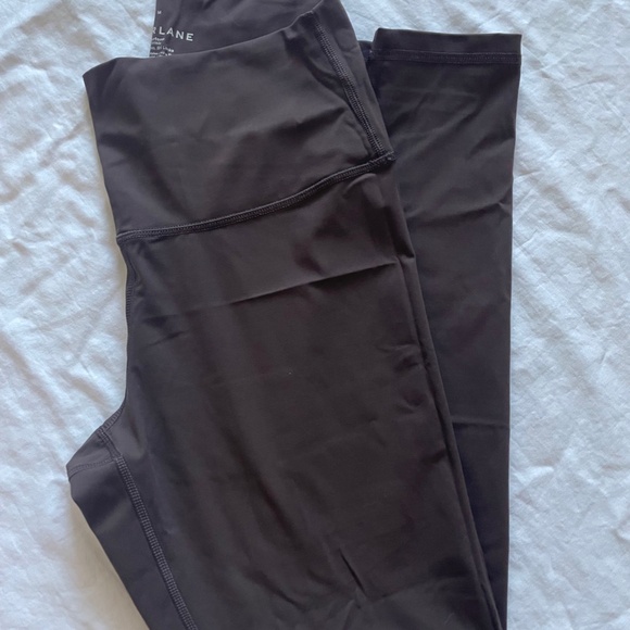 Everlane Perform Legging in Bitter Chocolate - Picture 2 of 9